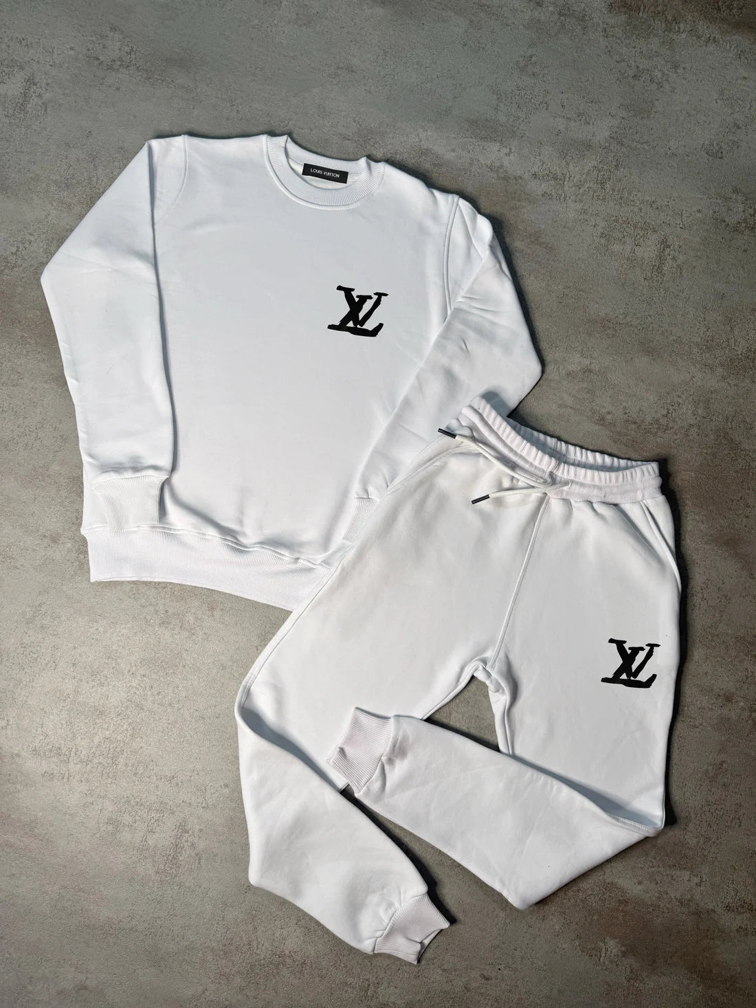 Chandal LV blanco logo negro graffiti