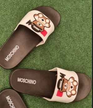 Chanclas Moschino