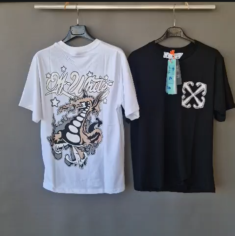 Camiseta off white negra logo crema grande