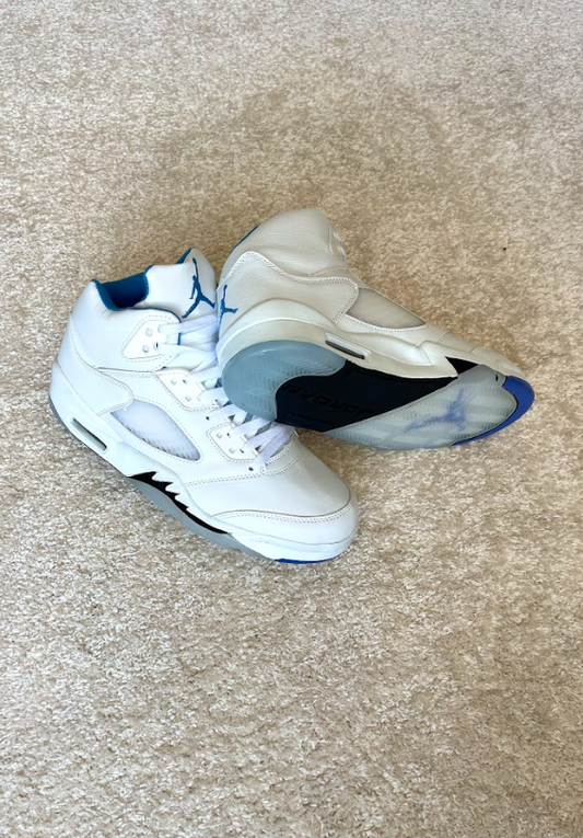 JORDAN 5 BLANCAS CON DETALLES AZULES