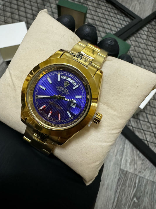 Reloj Rolex dorado y azul detalles blancos