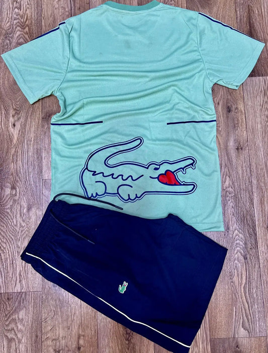 Conjunto corto Lacoste azul claro logo en espalda azul marino