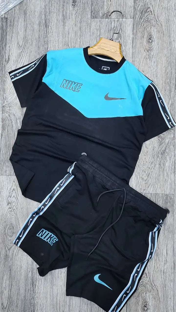 Conjunto NIKE negro y azul logo negro lineas negras y blancas