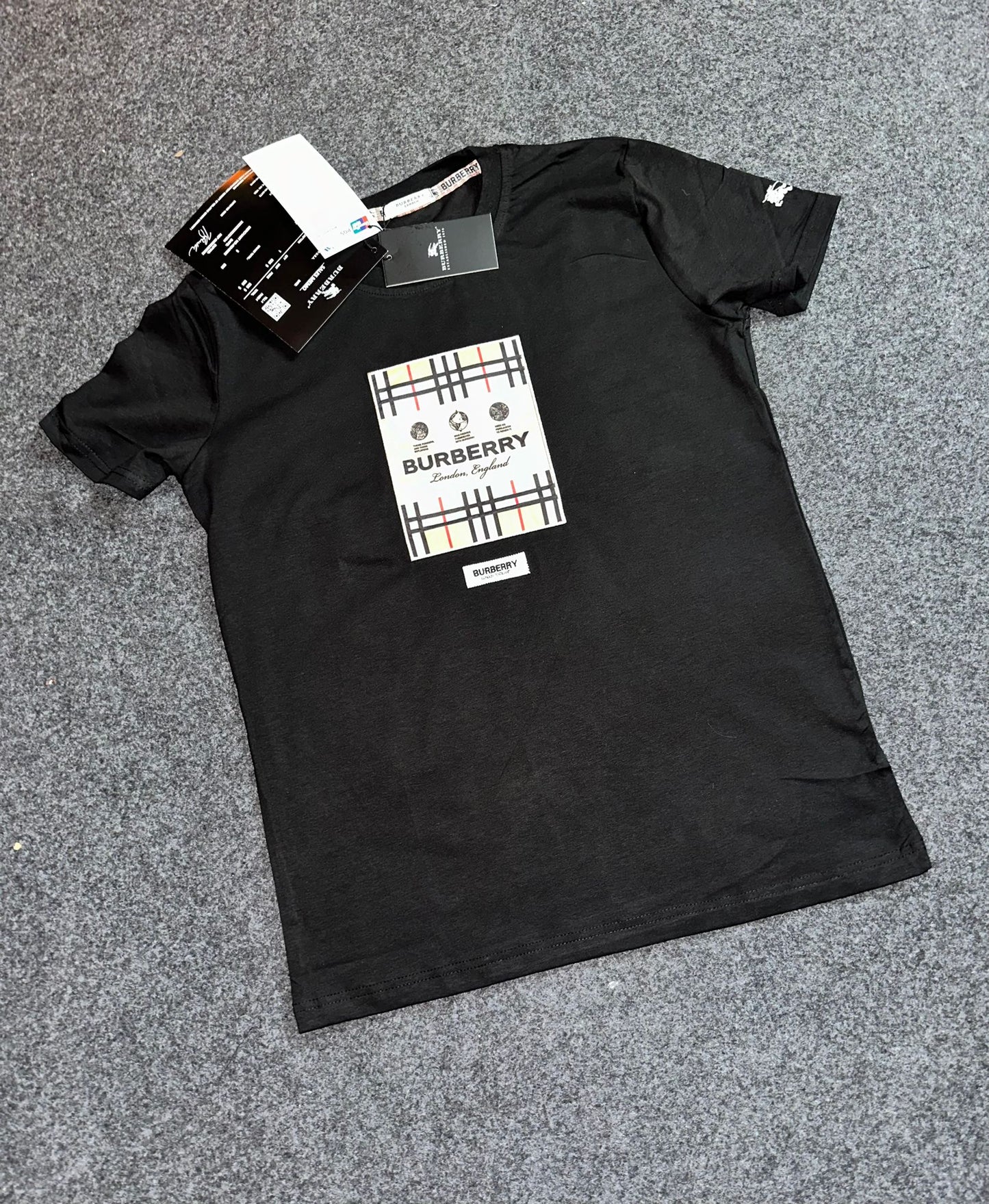 Camiseta BURBERRY negra logo blanco