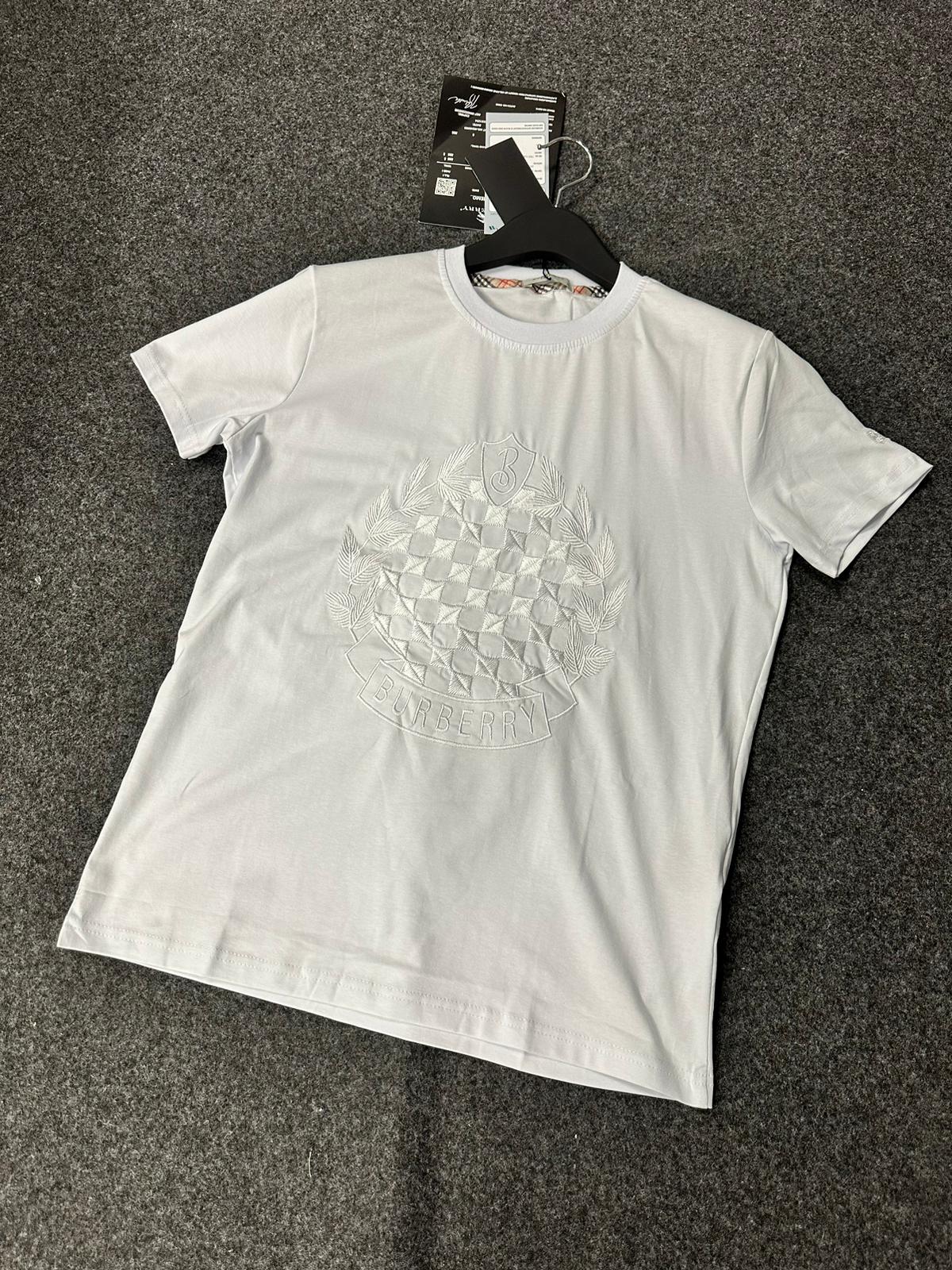 Camiseta BURBERRY blanco logo blanco en grande