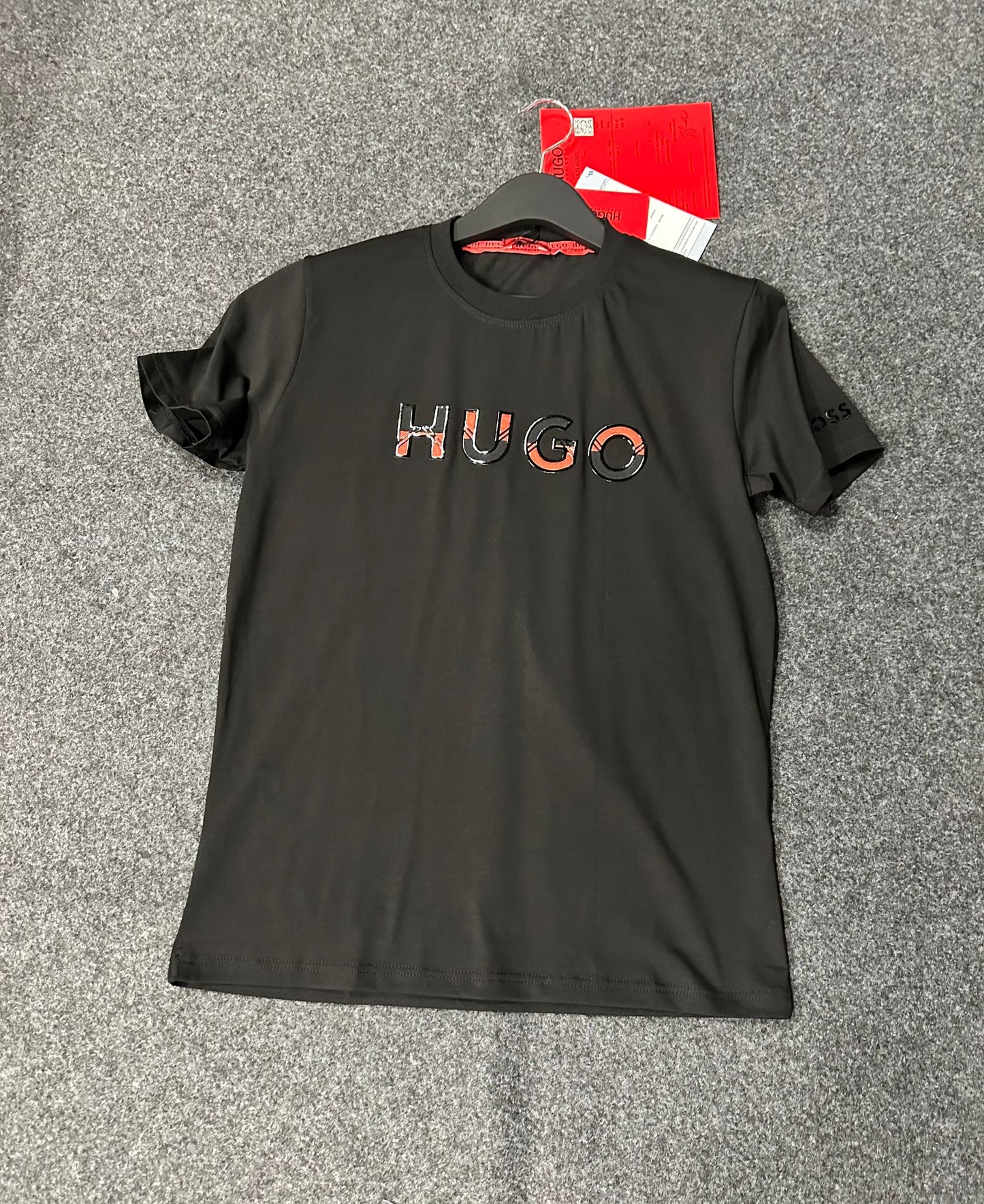 Camiseta hugo boss negra logo bicolor