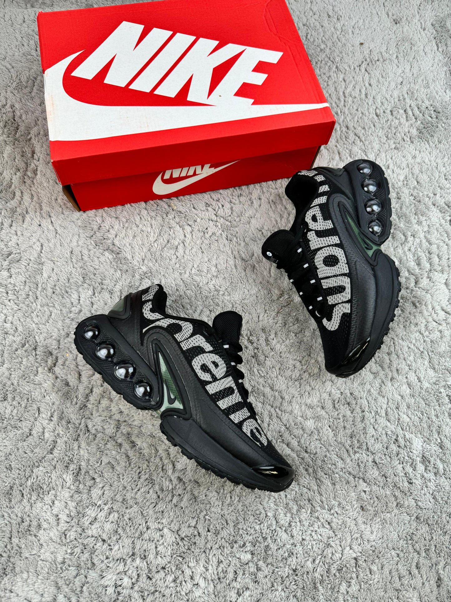 Nike TN DN negras supreme