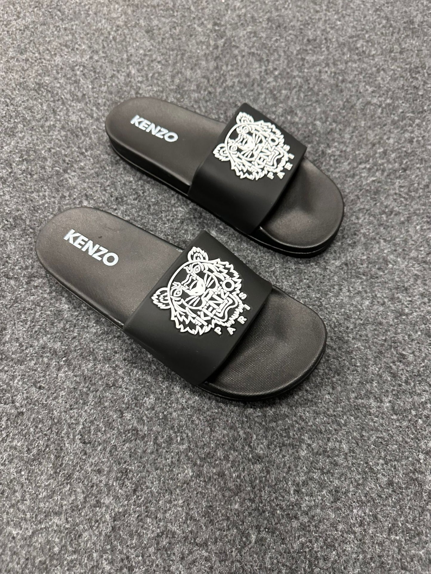 Chanclas kenzo negra logo blanco