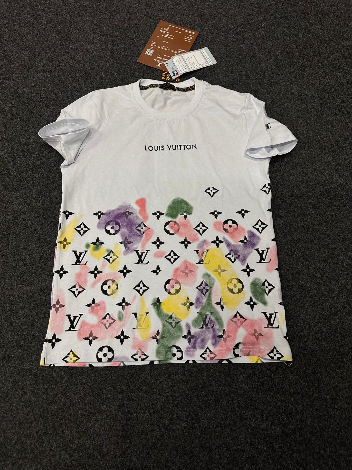 Camiseta LV blanca logo negro colores