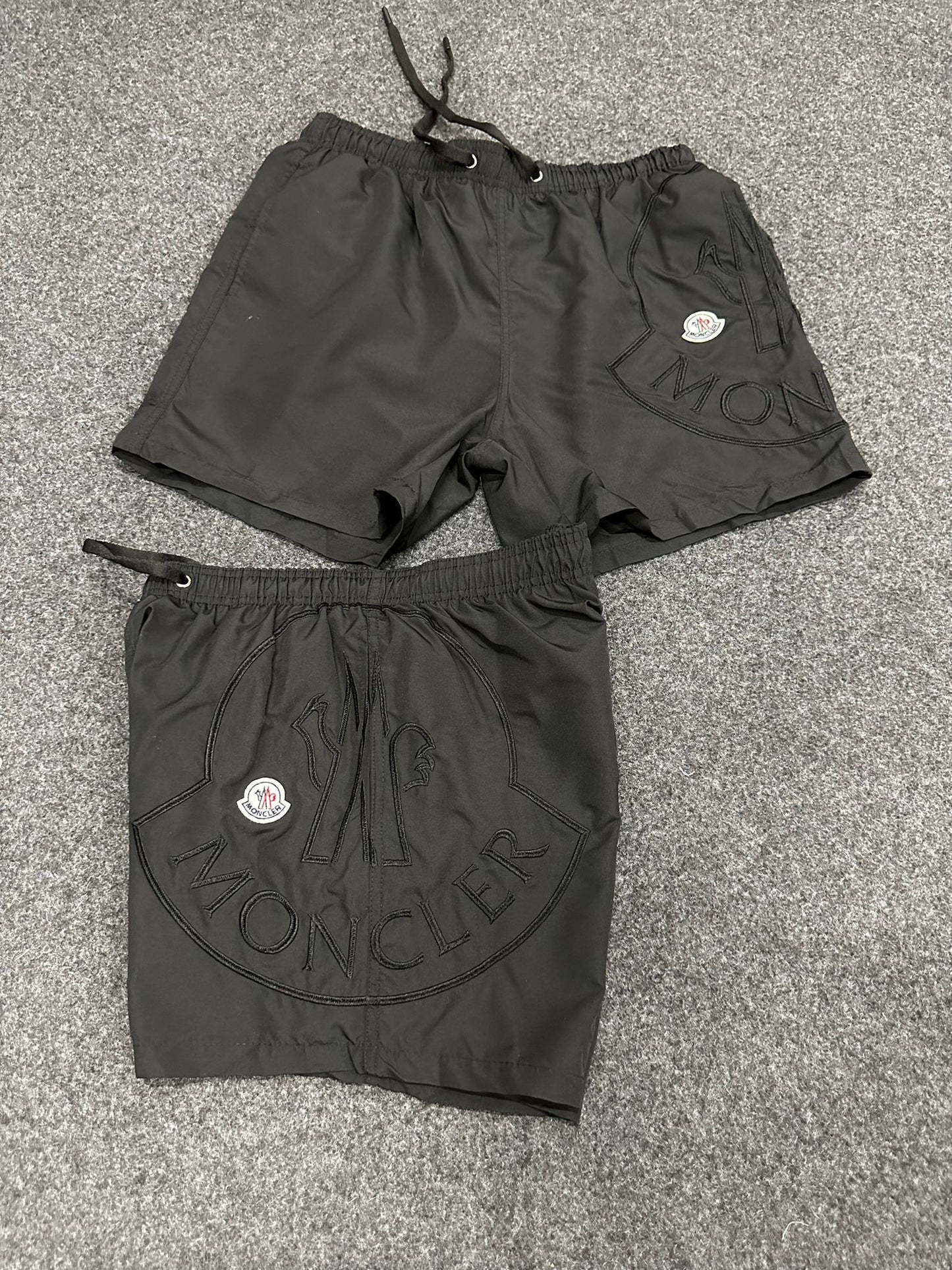 Bañador moncler logo en grande negro