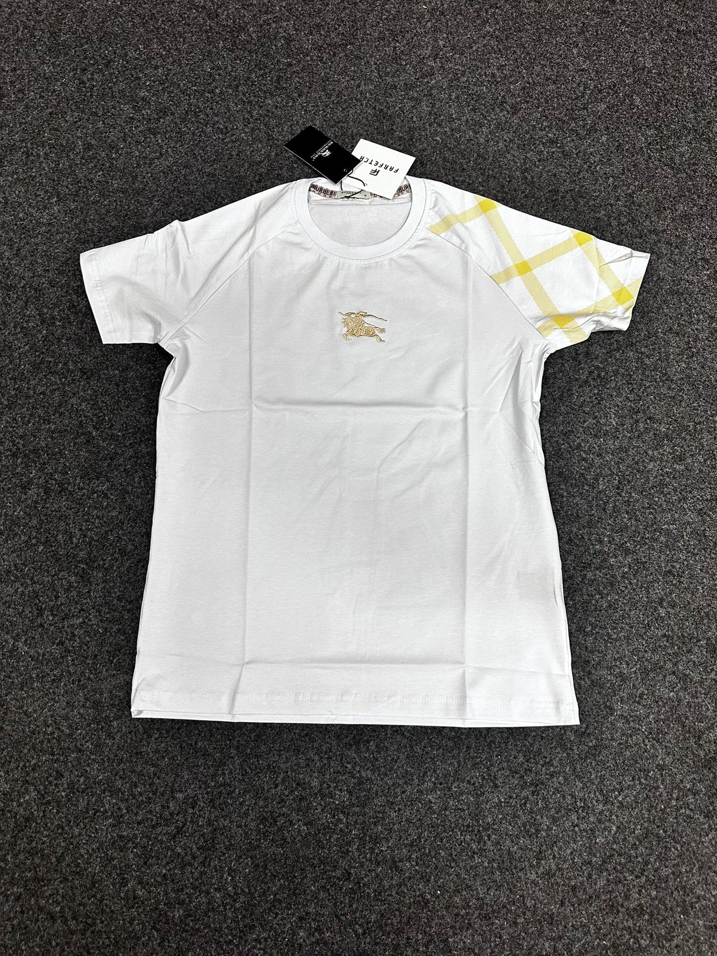 Camiseta BURBERRY blanca logo en pecho detalles en manga