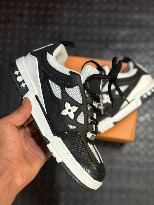 LV skate blancas y negras