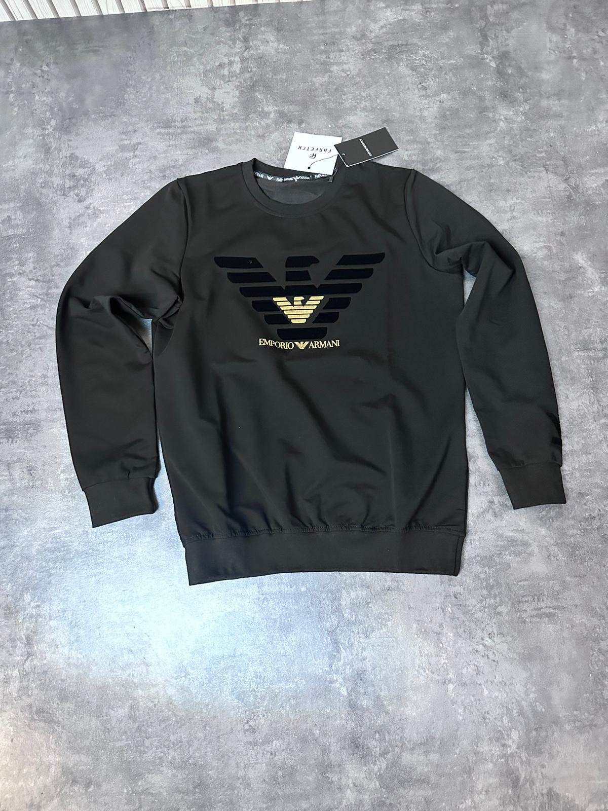 Sudadera armani negra logo negro y dorado