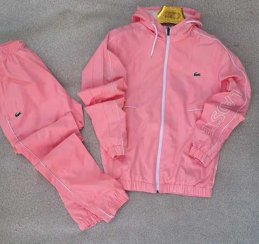 Chandal lacoste rosa logo verde detalles blancos
