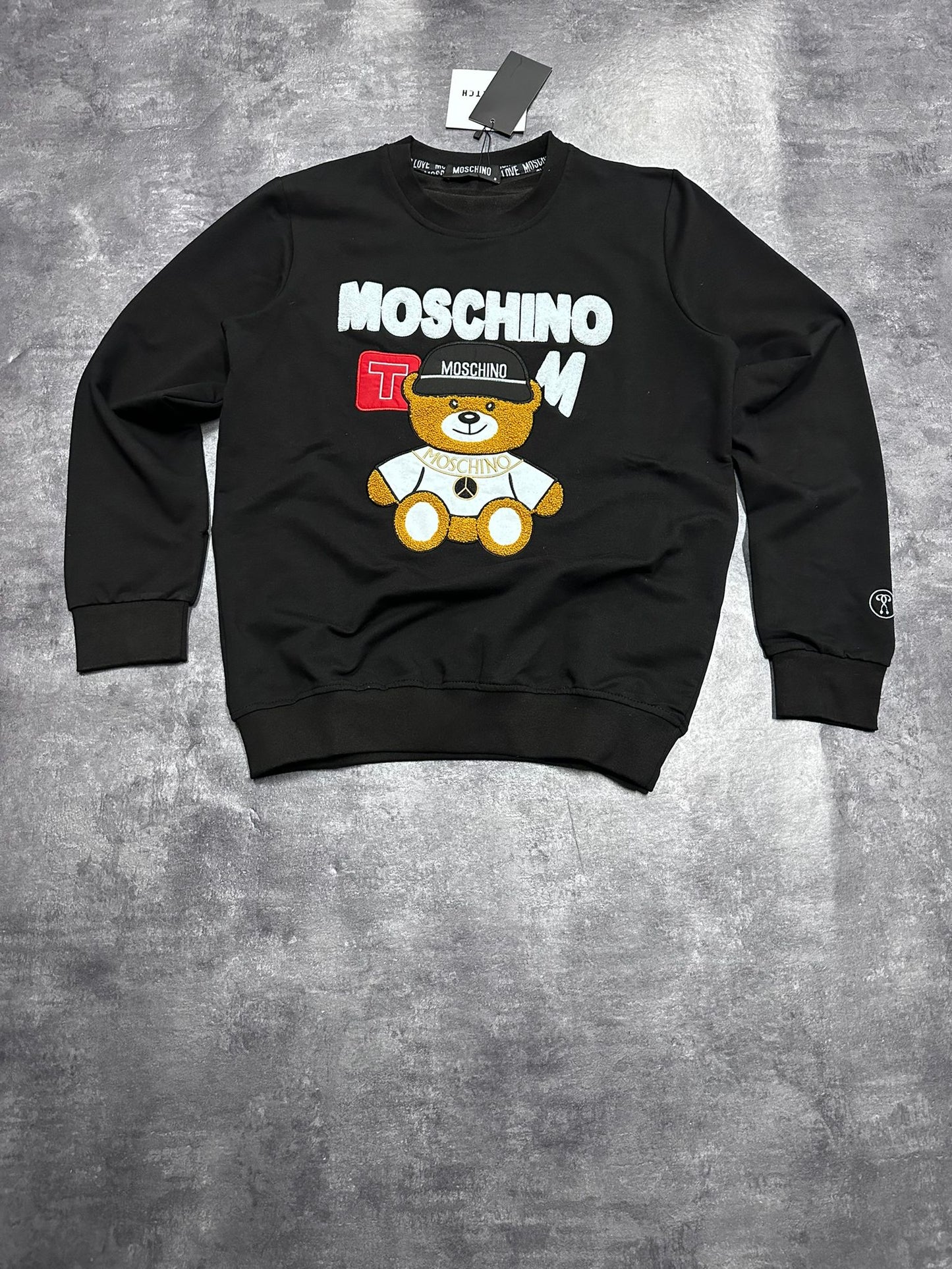 Sudadera Moschino negra logo en grande