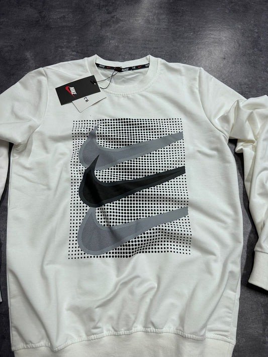 Sudadera Nike blanca logo en grande triple