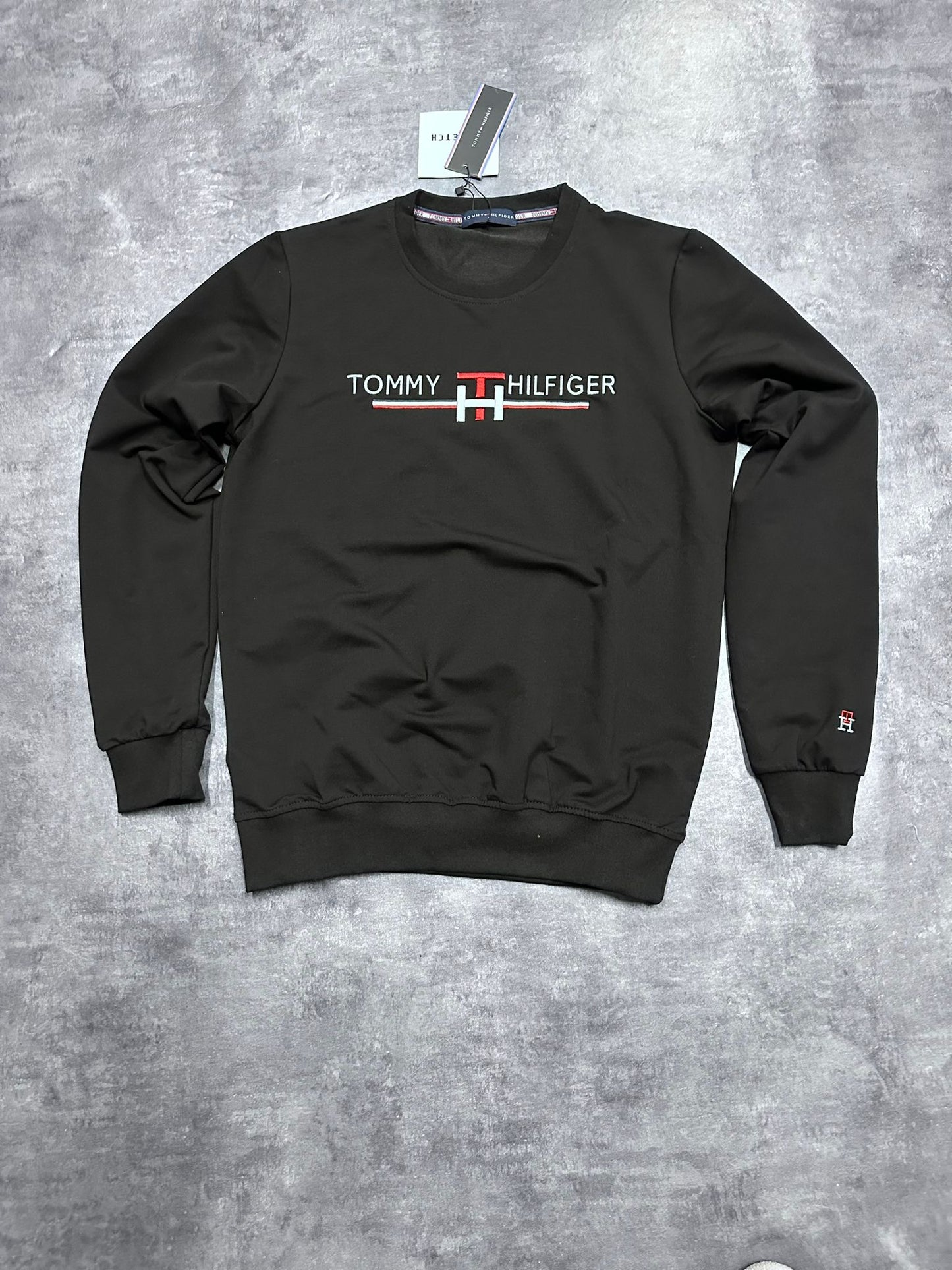 Sudadera Tommy Hilfiger negra logo blanco