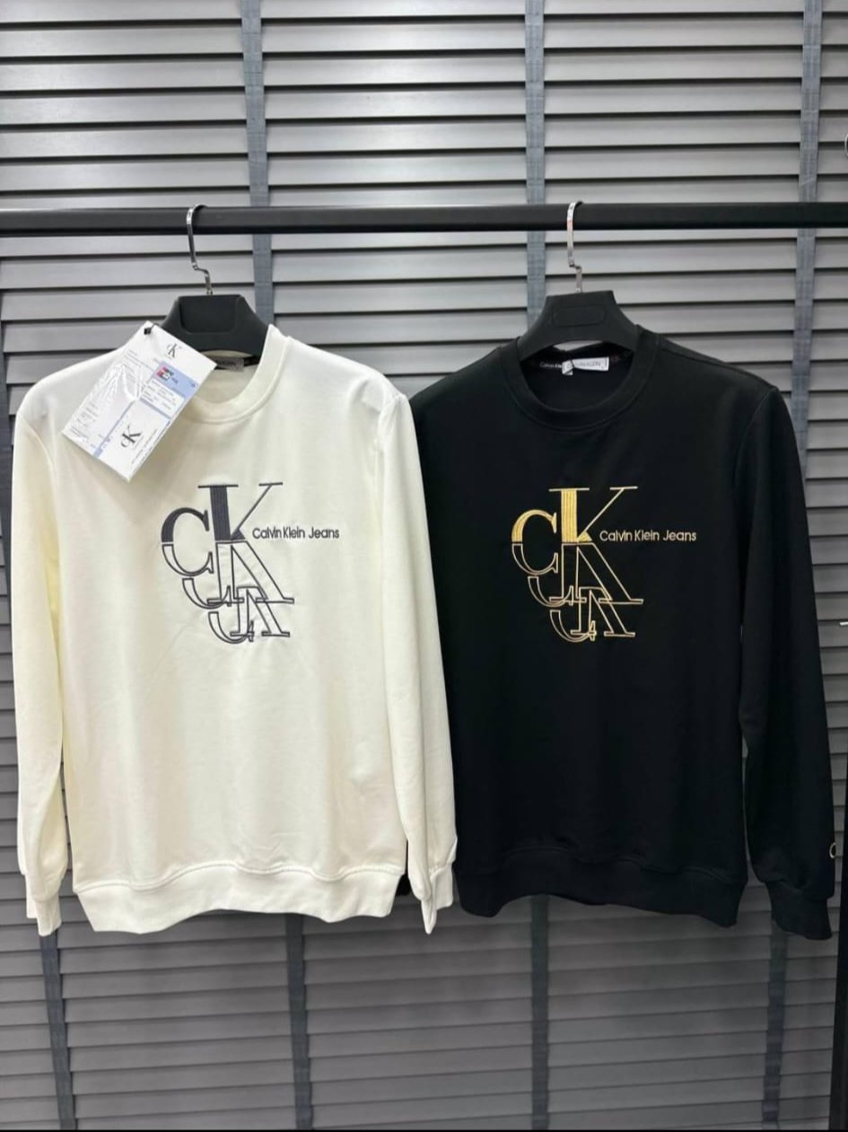 Sudadera Calvin Klein negro logo dorado