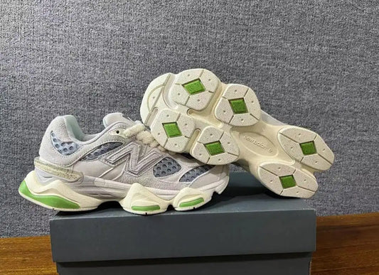 New Balance 9060 crema detalles grises