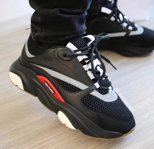 Dior b22 negro detalles blancos logo rojo