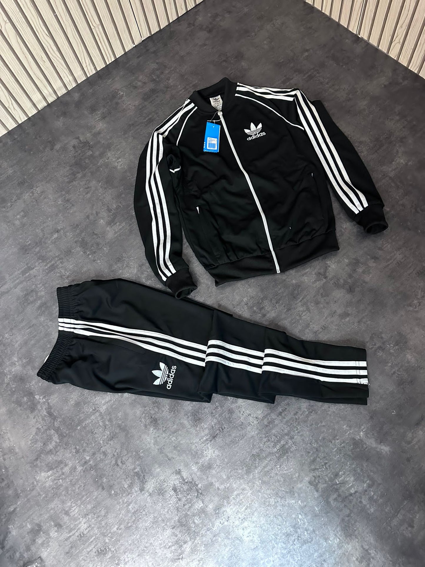 Chandal ADIDAS ORIGINALS negro y blanco