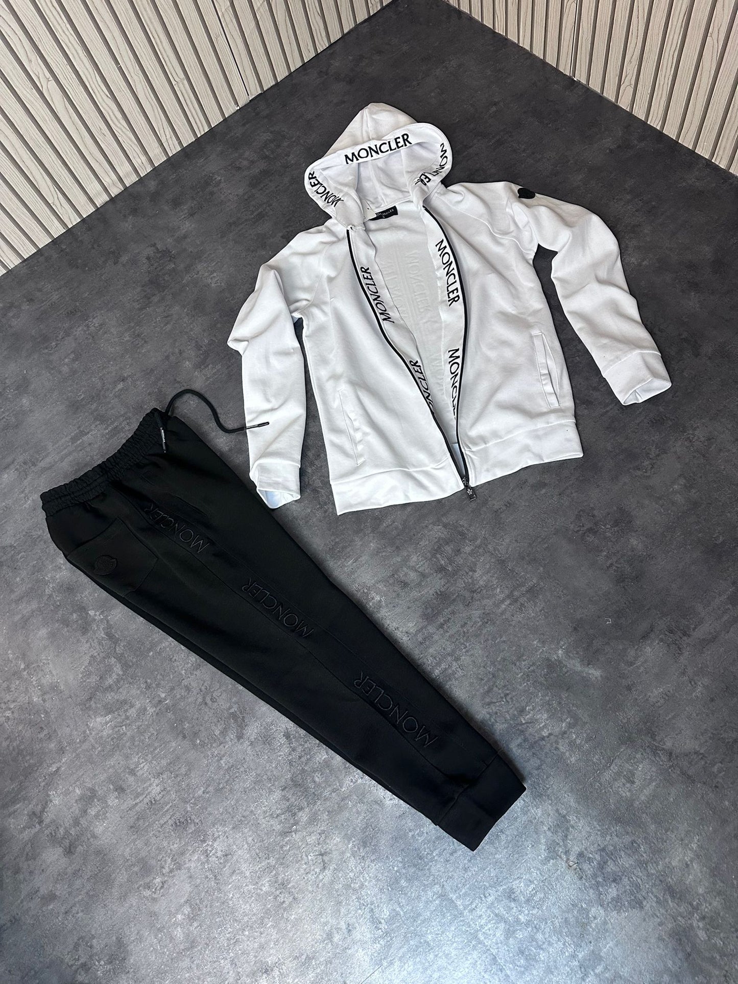 Chándal moncler blanco y negro