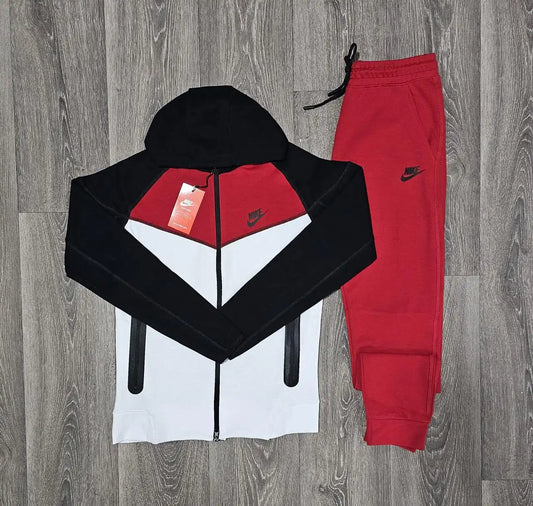 Chandal nike tech negro detalles rojos y blancos