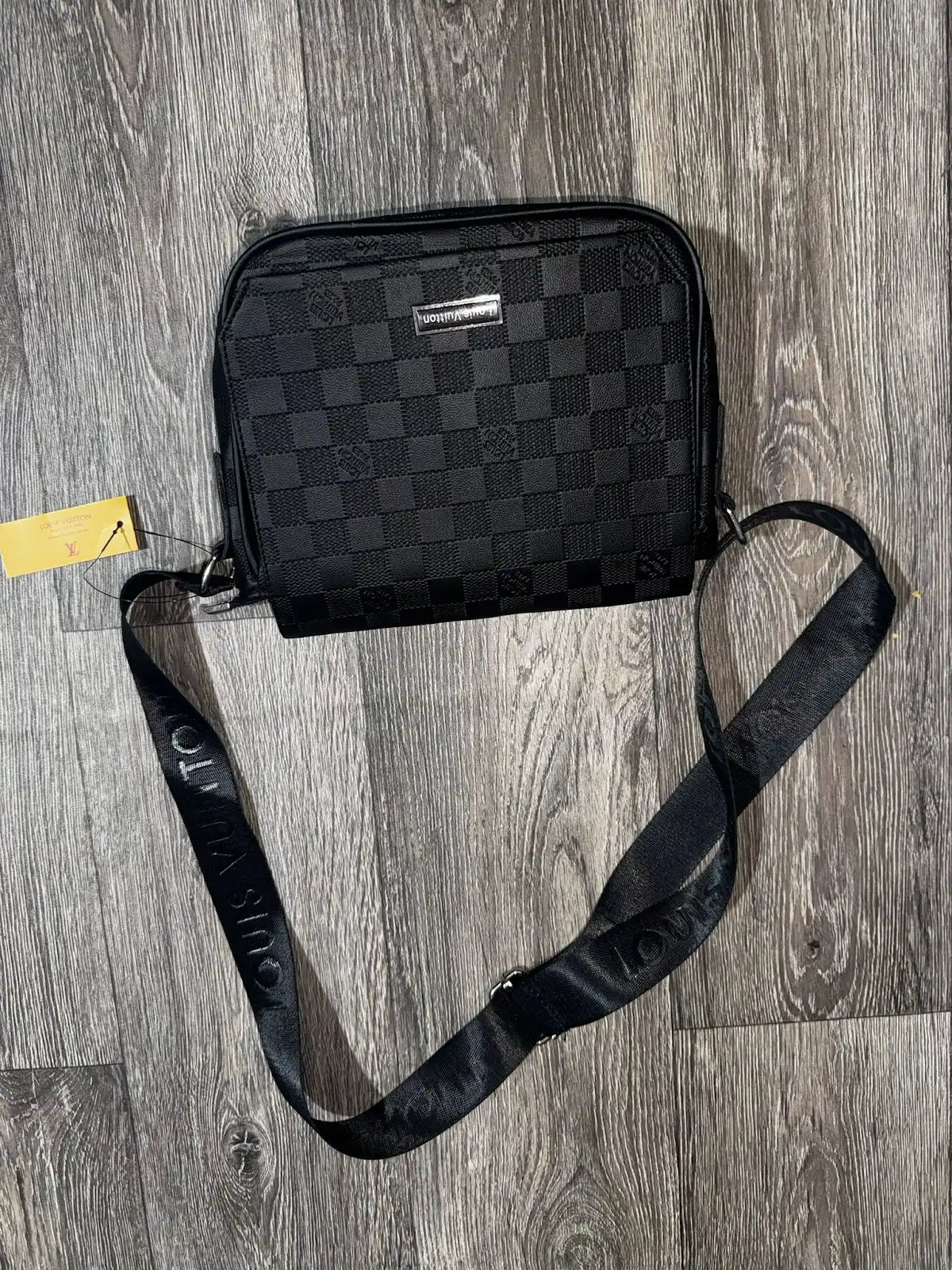 Bandolera LV negra logo plateado