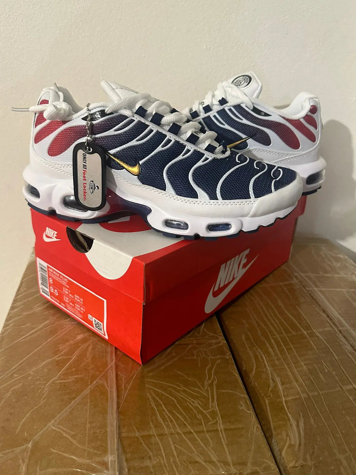Nike tn azul y blanca logo dorado contorno negro