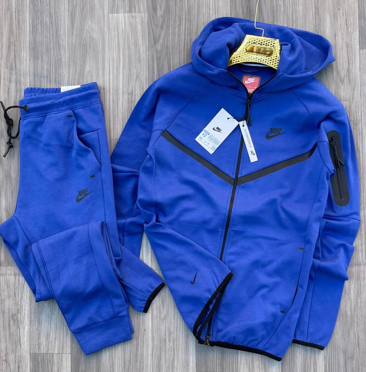 Nike tech azul logo negro