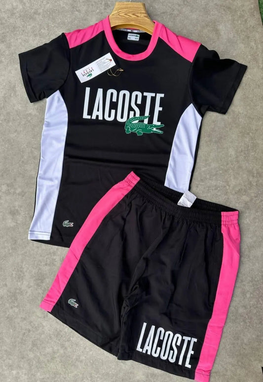 Conjunto corto Lacoste negro logo blanco y verde detalles rosas y blancos