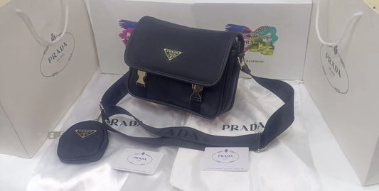 Bolso PRADA negro logo dorado + bolsito
