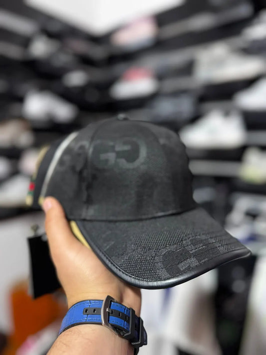 Gorra gucci negro logos negros
