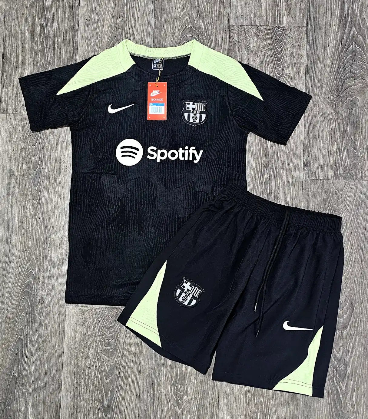 Conjunto corto Barcelona negra y verde lima