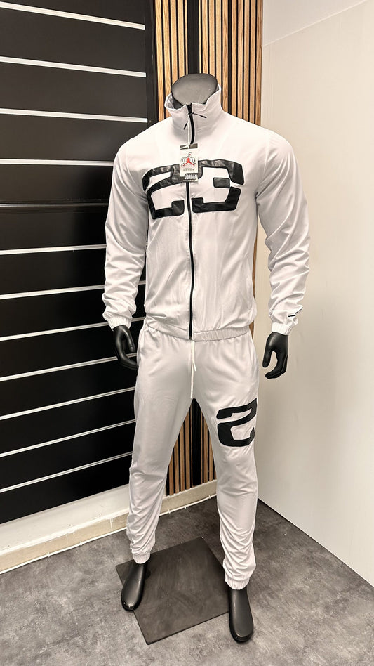 Chandal jordan blanco logo negro numeros