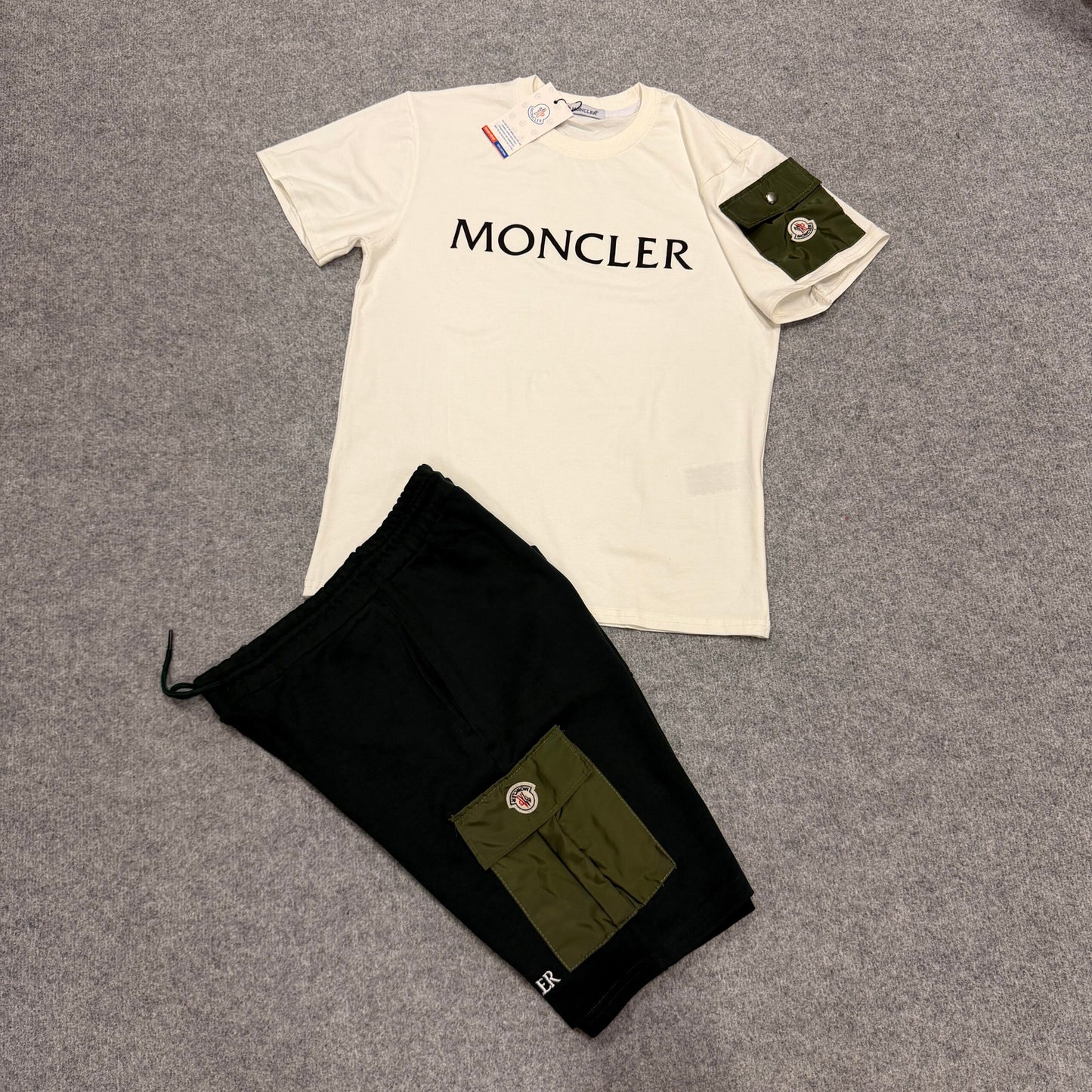 Conjunto Moncler blanco logo negro detalles verdes