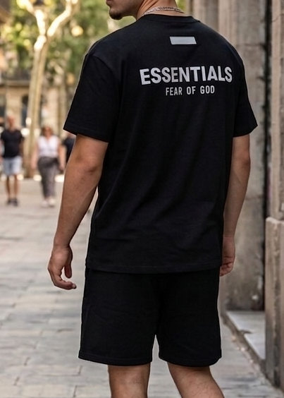 Conjunto Essentials negro logo blanco
