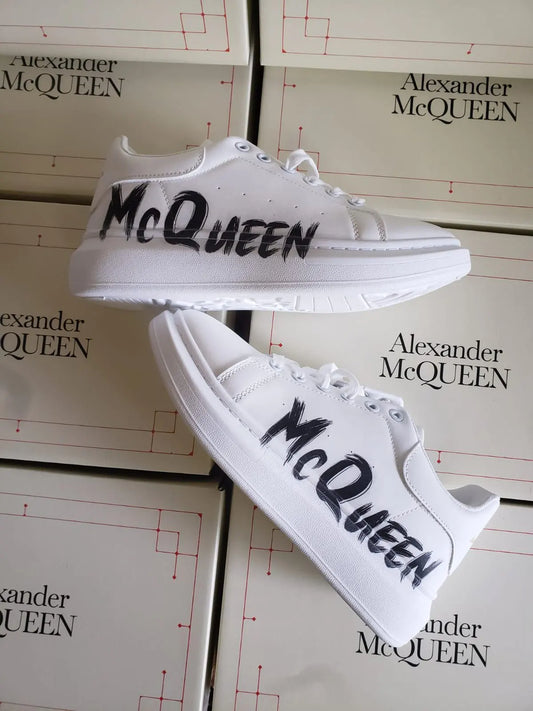 Alexander Mcqueen blancas logo graffiti negro