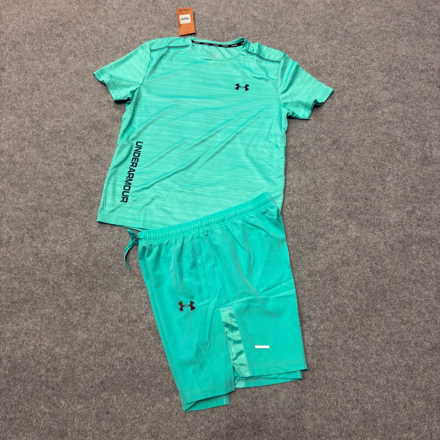 Conjunto under armour azul logo reflectante