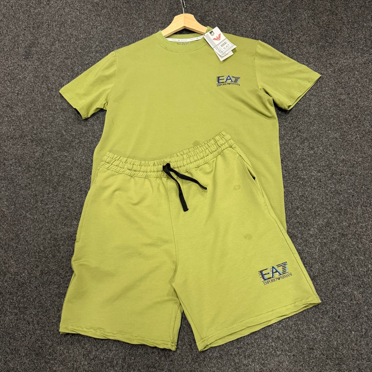 Conjunto armani verde logo negro