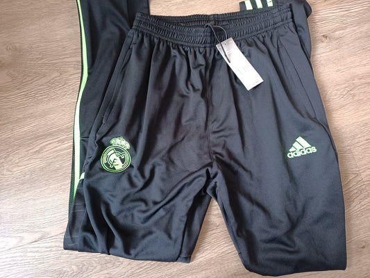 PANTALON DE FÚTBOL NEGRO Y VERDE