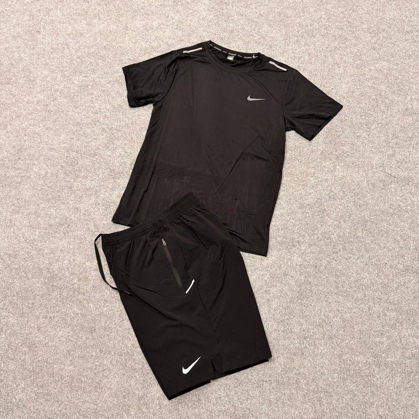 Conjunto nike negro logo reflectante