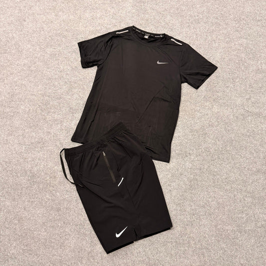 Conjunto nike negro logo reflectante