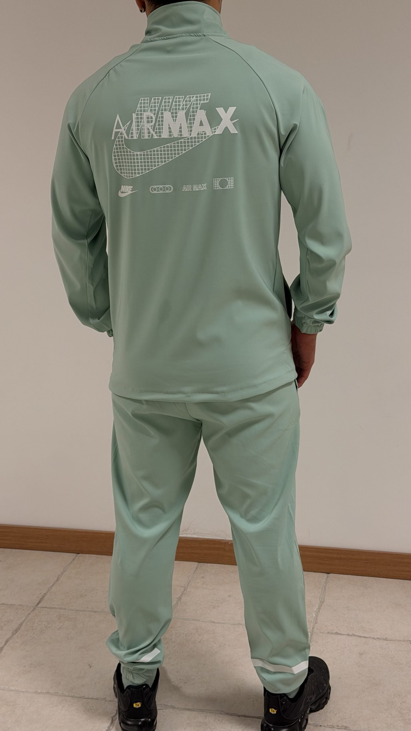 Chandal nike air max verde agua logo negro y blanco
