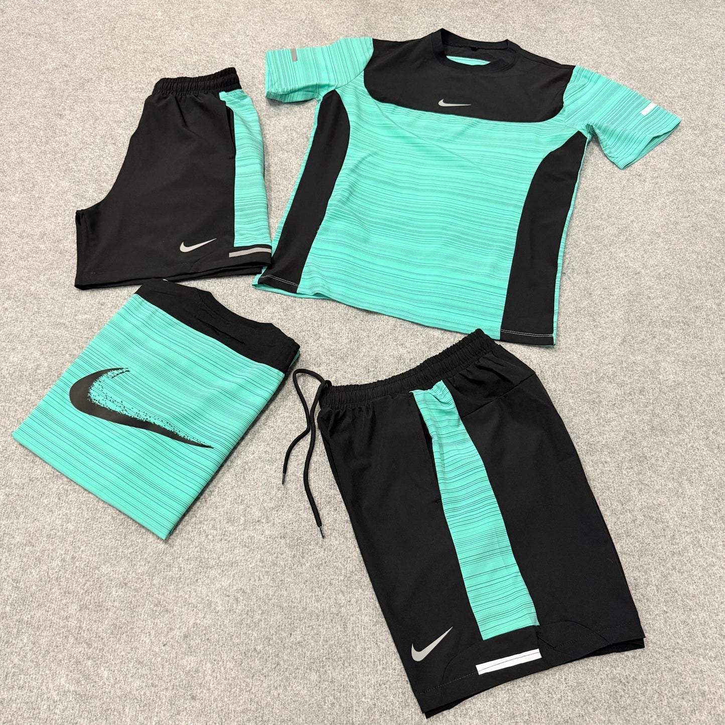 Conjunto Nike azul claro logo negro