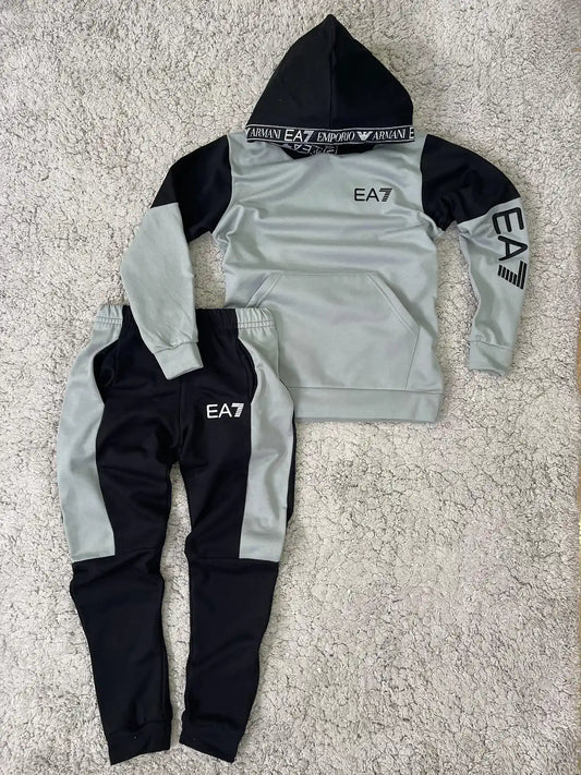 Chandal ARMANI gris y negro logo negro y blanco