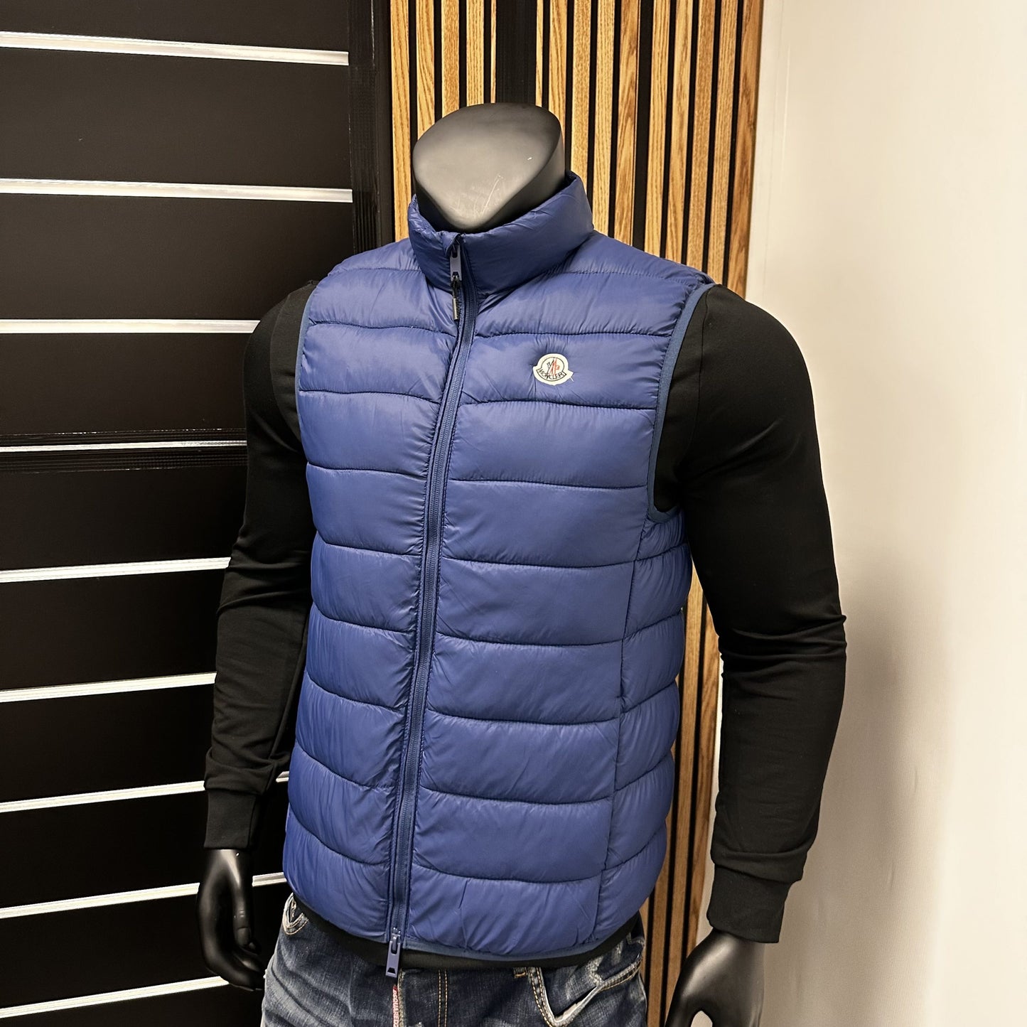 Chaleco moncler azul marino logo blanco