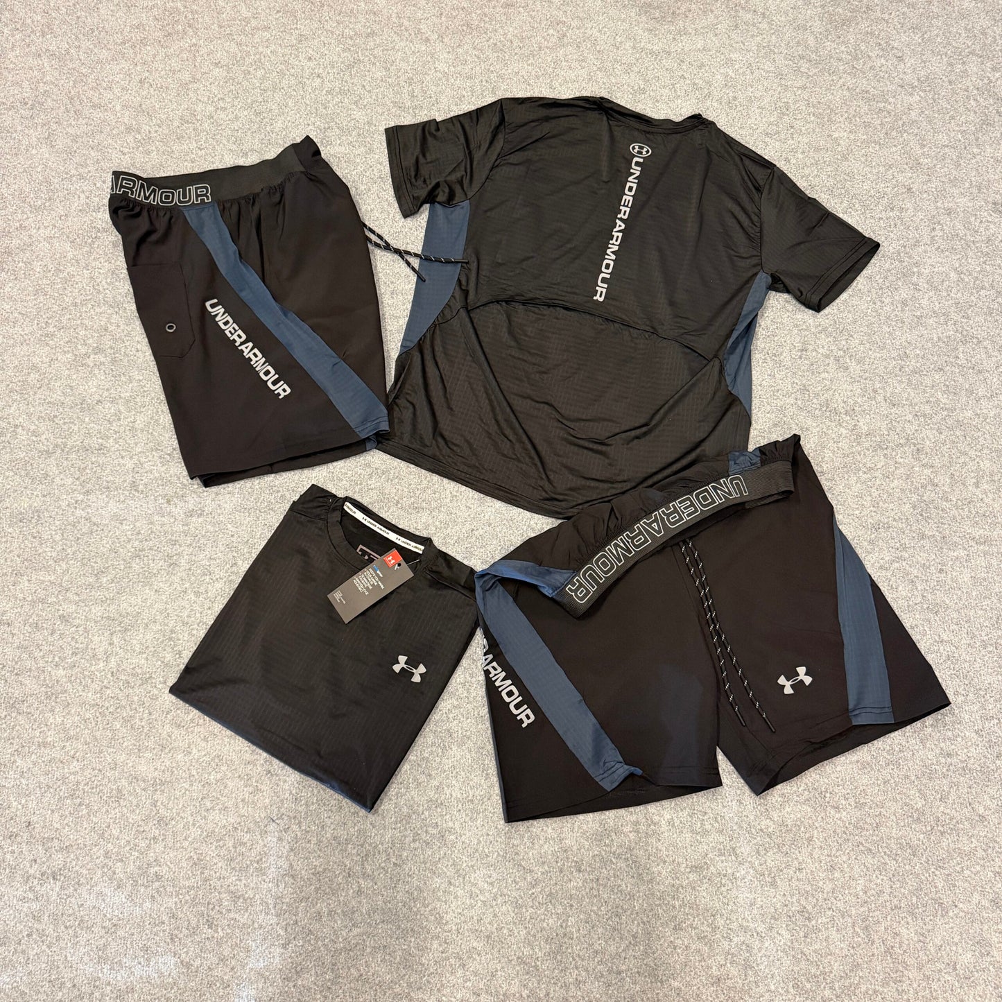 Conjunto under armour negro y azul marino detalles blancos