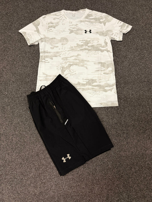 Conjunto Under Armour blanco y gris logo negro