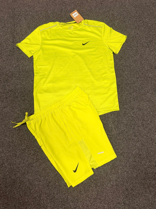 Conjunto nike amarillo logo negro
